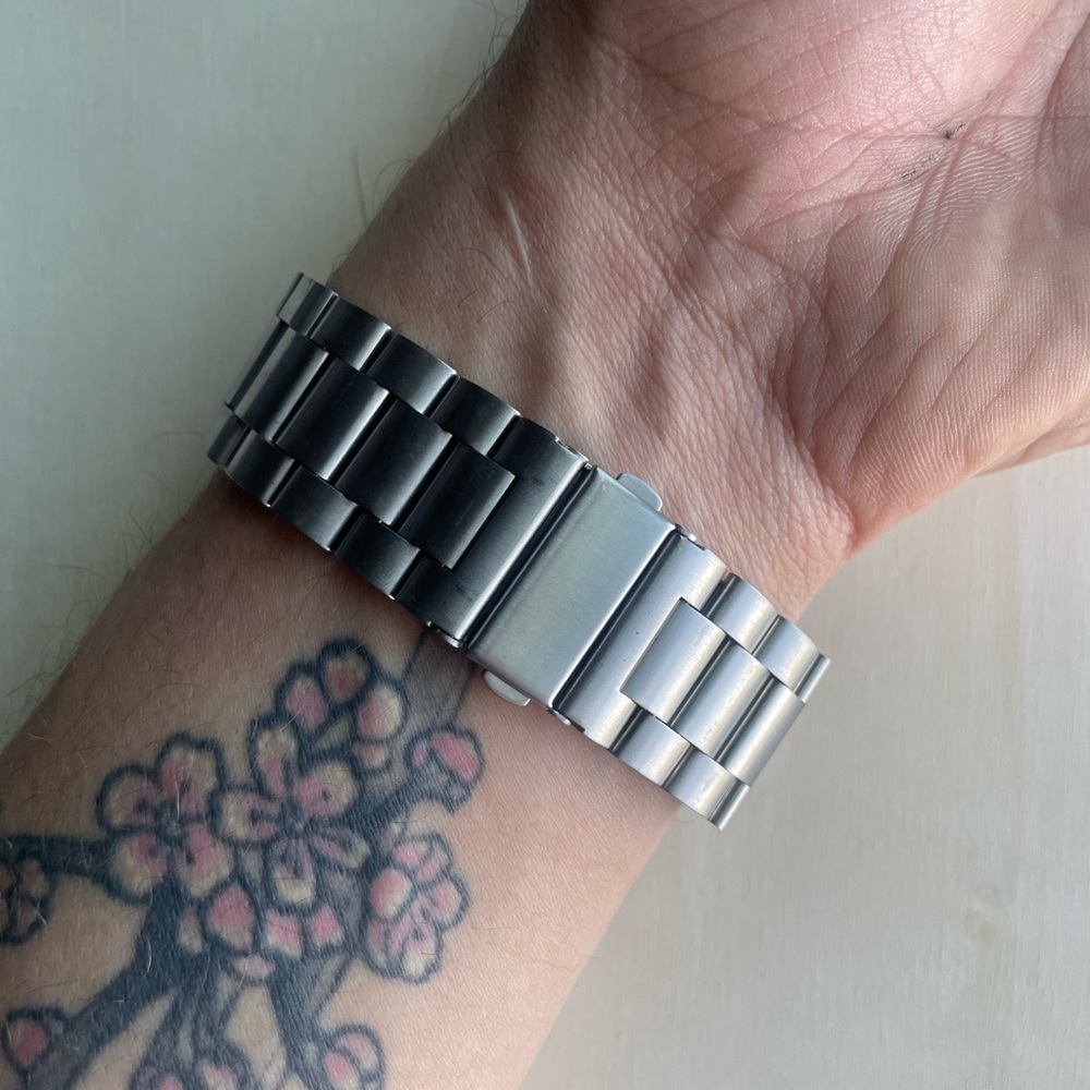 M/L 40/42mm Metal Link Apple Watch Band - Easy connect/disconnect